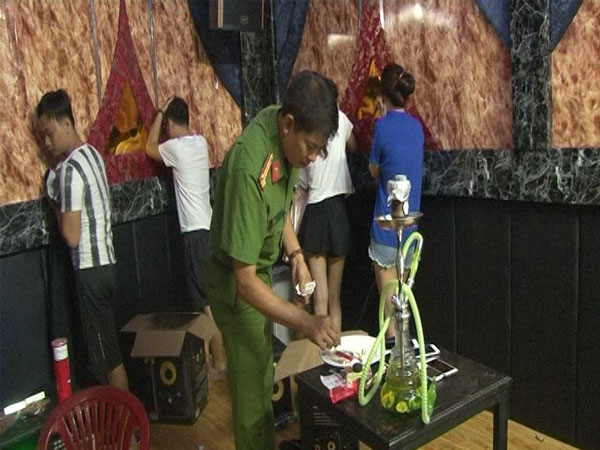 27 thanh thiếu niên thuê nhà nghỉ dùng thuốc lắc, thác loạn tập thể