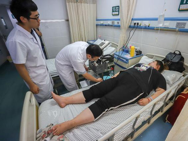 Chuyện thật như đùa: Cô gái trẻ bỗng trở thành béo phì vì uống quá nhiều thuốc giảm cân