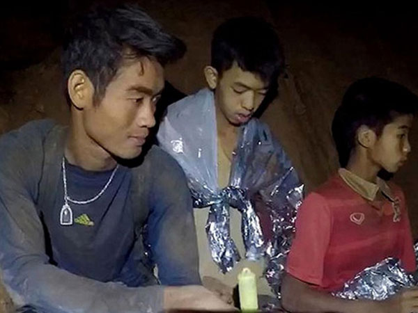Đội bóng Thái Lan bị mắc kẹt: Ai trả tiền cho chiến dịch giải cứu?