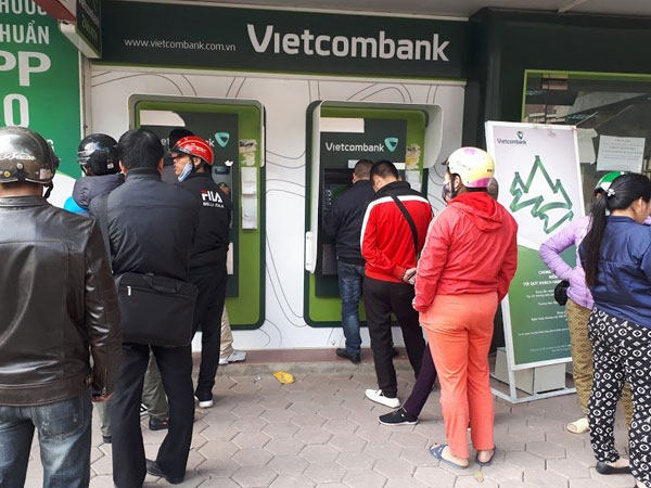 Đồng loạt tăng phí rút tiền ATM: Xem xét dấu hiệu vi phạm