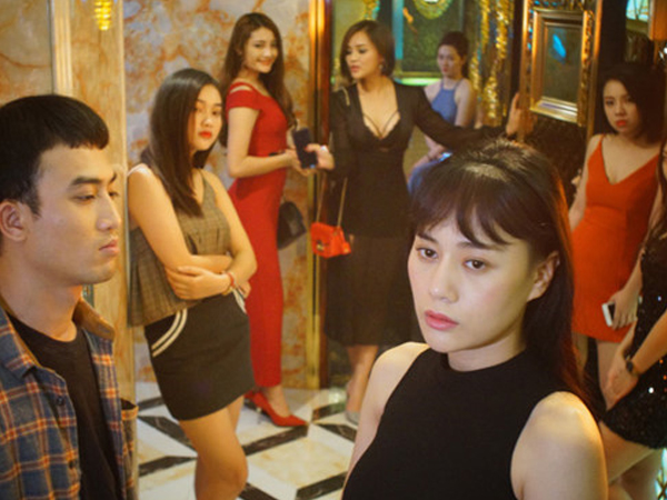 Phương Oanh xin lỗi khán giả do Quỳnh Búp Bê bị ngừng chiếu