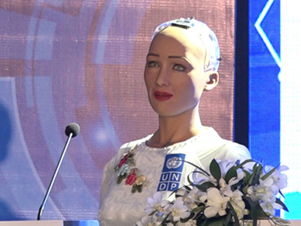 Robot công dân đầu tiên nói gì về 4.0 ở Việt Nam?