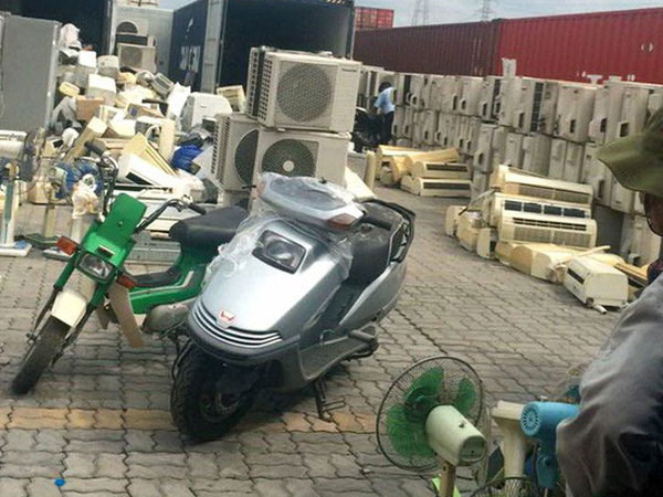 Trung Quốc cấm nhập, phế liệu ầm ầm vào Việt Nam
