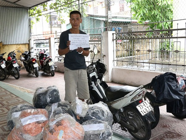 Dùng xe máy chở 215kg thuốc nổ và 1000 kíp nổ đi bán