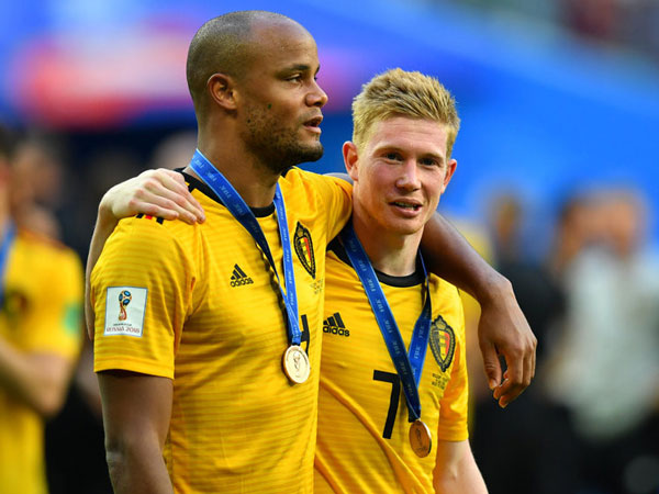 Đội tuyển Bỉ rạng rỡ trên bục nhận huy chương đồng World Cup 2018