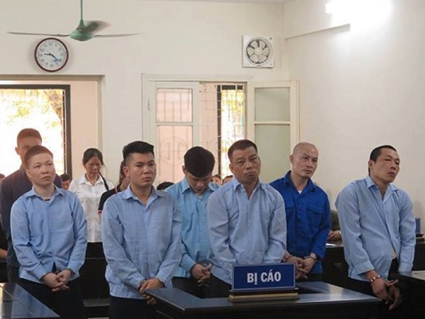 Kẻ giang hồ cầm súng nghênh ngang gây án ở Hà Nội