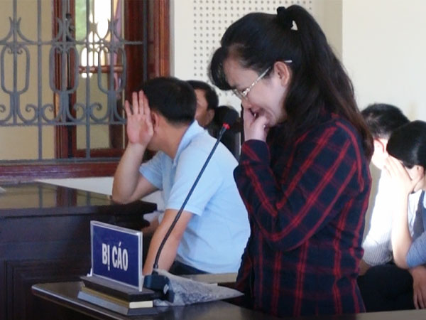 Bạn trai phủ nhận vay 12 tỉ của hotgirl ngân hàng