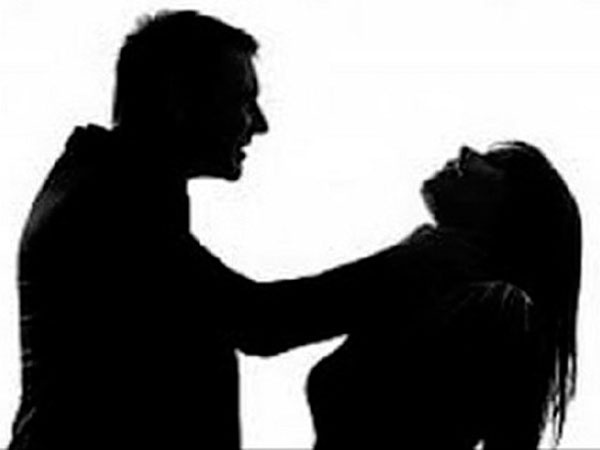 Bắt giữ kẻ đánh vợ hờ đang mang thai đến tử vong