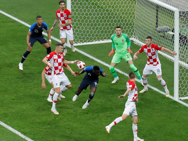Cận cảnh tình huống VAR - bước ngoặt của trận chung kết World Cup