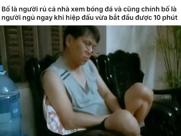 Giành TV cho bằng được xong ngủ, đòi tắt thì không cho, trên đời này chỉ có 'đồng chí' bố!