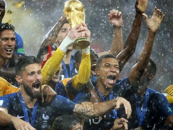 Pháp là đội trẻ thứ nhì vô địch World Cup