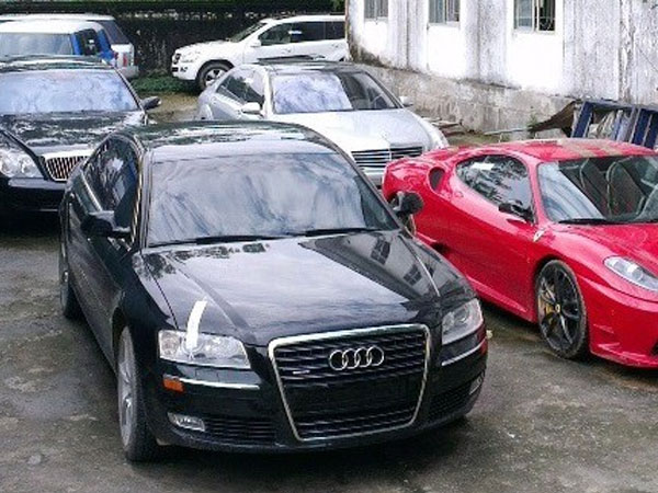Thủ đoạn của nữ Việt kiều Mỹ cấu kết công an nhập lậu 17 xe sang