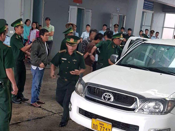 52 bánh heroin, 25 kg ma túy đá 'cưỡi' xe bán tải biển Lào về Việt Nam