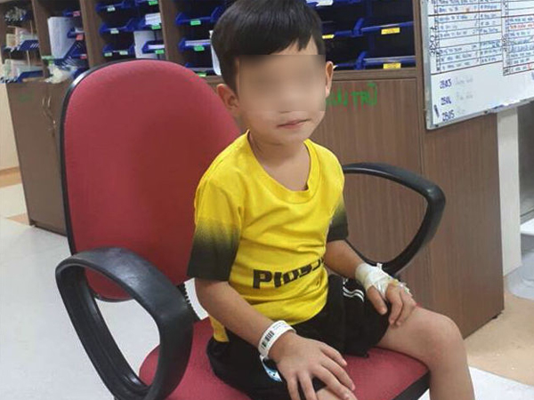 Bác sĩ sốc khi bụng bé 5 tuổi to như thai phụ sắp sinh sau 5 năm táo bón
