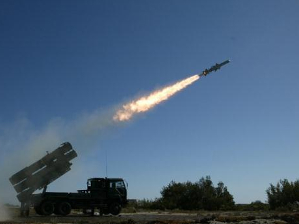 Cả tá tên lửa nhấn chìm tàu cũ trong Tập trận RIMPAC-2018