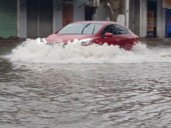 Mưa to nhiều ngày liên tục, người dân TP.Vinh không dám ra khỏi nhà