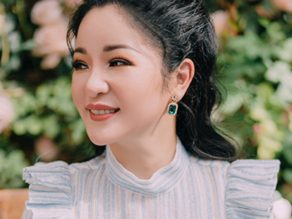 Thúy Nga: 'Số tôi sống không đàn ông bên cạnh'