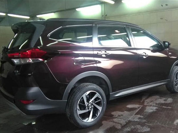 Toyota Rush 2018 vừa xuất hiện tại đại lý ở Hà Nội có giá bao nhiêu?