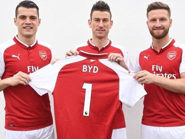 Arsenal bị lừa khi ký hợp đồng với công ty Trung Quốc?