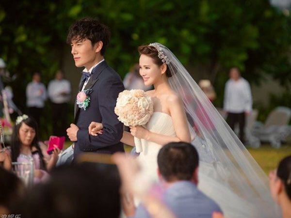 Chồng sắp cưới nhịn ăn để tiền gửi về quê cho bố mẹ, chị em khuyên bỏ, cánh mày râu bảo cưới