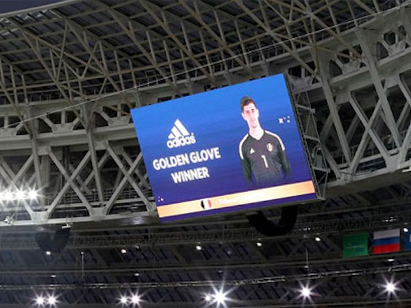 Courtois lỡ thời khắc được trao Găng Vàng vì ghét xem Pháp