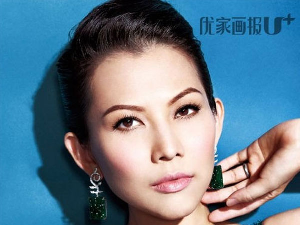 Cuộc sống khốn khổ của sao nữ có bố mẹ nghiện cờ bạc: Người bị bố ruột nhẫn tâm rao bán, kẻ làm bồ nhí đại gia để trả nợ