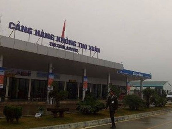 Hủy nhiều chuyến bay để 'né' bão Sơn Tinh