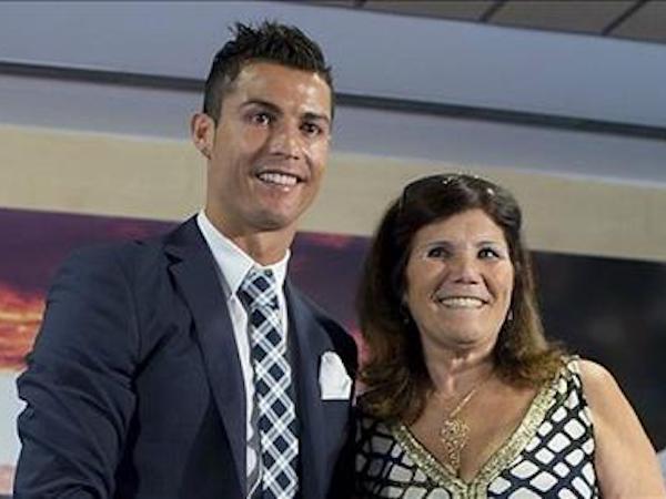 Mẹ Ronaldo: 'Không thể trở lại M.U là điều đáng tiếc'