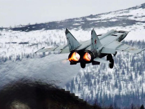 MiG-25 Nga xuất kích, tên lửa Mỹ - Israel bất lực bám đuôi