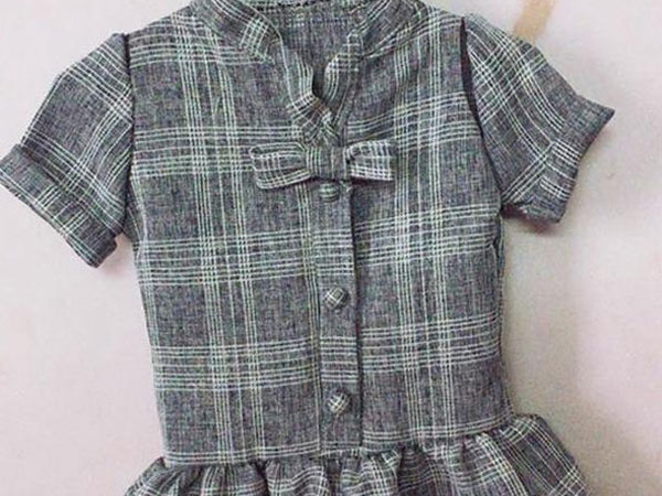 Ngồi 6 tiếng khâu váy cho con gái không mất một đồng, mẹ 9X được khen hết lời