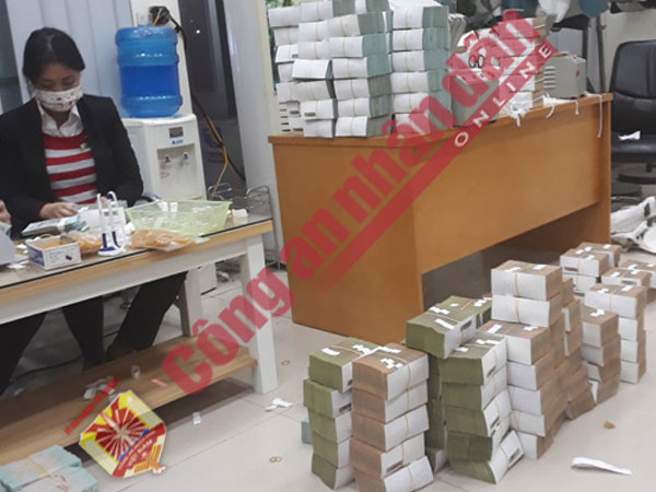Cận cảnh 'kho tiền' khổng lồ thu được trong đường dây đánh bạc ngàn tỷ RIKVIP