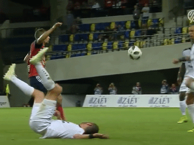 Cầu thủ Champions League trổ đòn kungfu khiến V.League phải lắc đầu lè lưỡi
