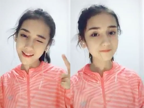 Chỉ với 1 đoạn clip hát nhép, cô bé được so sánh với Cổ Lực Na Trát và Địch Lệ Nhiệt Ba