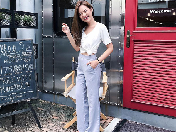 Quanh đi quẩn lại, áo phông trắng vẫn là item dễ mặc nhất và diện được muôn kiểu siêu xinh