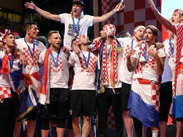 Tuyển Croatia và Anh đều tặng tiền thưởng World Cup làm từ thiện