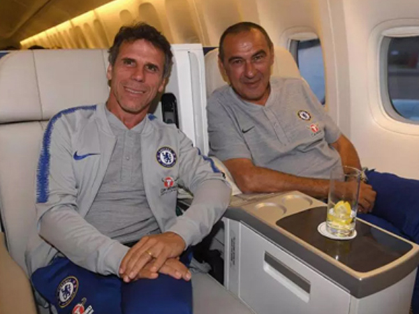 Zola làm trợ lý HLV ở Chelsea