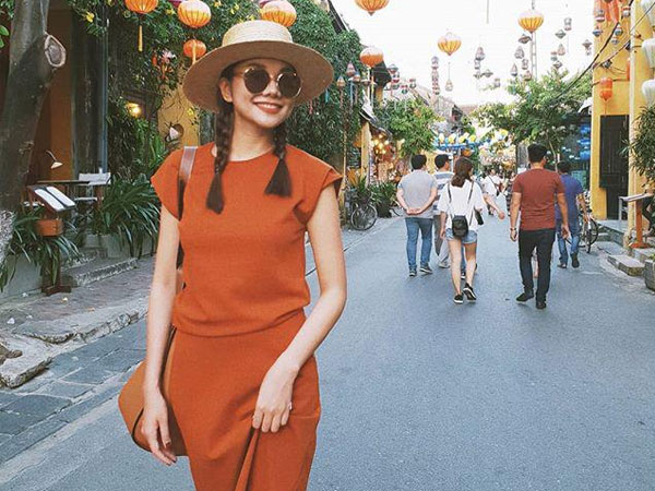 Da ngăm ngăm khổ sở không biết mặc gì, cứ chọn váy áo màu này là da bật tông ngay