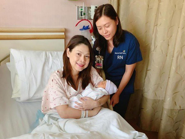 Những hình ảnh đầu tiên cực kỳ đáng yêu của con gái Thanh Thảo và chồng Việt kiều