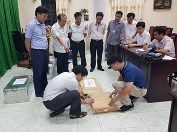 Ông Vũ Trọng Lương nhận chìa khóa phòng lưu giữ bài thi từ ai?