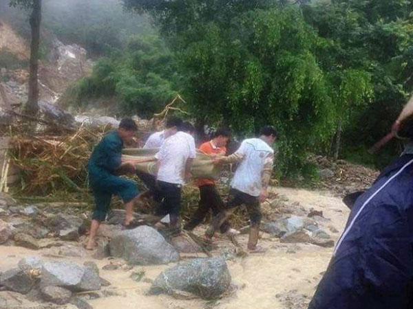 Huyện miền núi ở Thanh Hoá tan hoang sau lũ quét, 4 người chết và mất tích