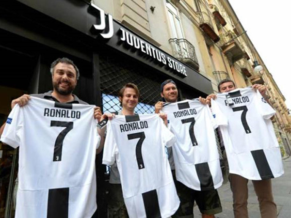 Juventus có bù lại được phí chuyển nhượng từ tiền bán áo đấu Ronaldo?