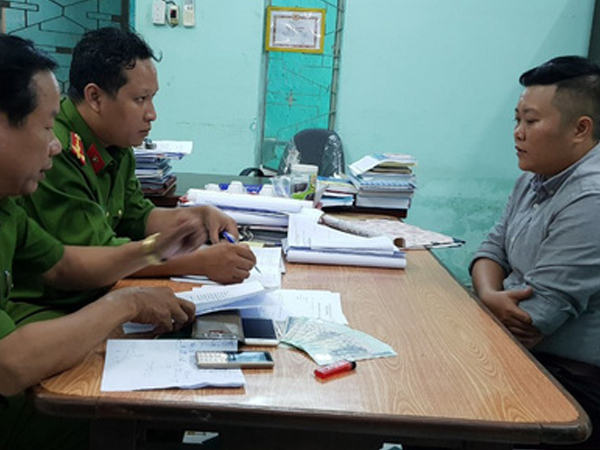 Bắt quả tang các đối tượng đồng tính 'tống tiền' người Hàn Quốc