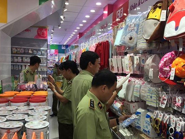 Kiểm tra chuỗi siêu thị Con Cưng sau nghi án đổi nhãn mác hàng