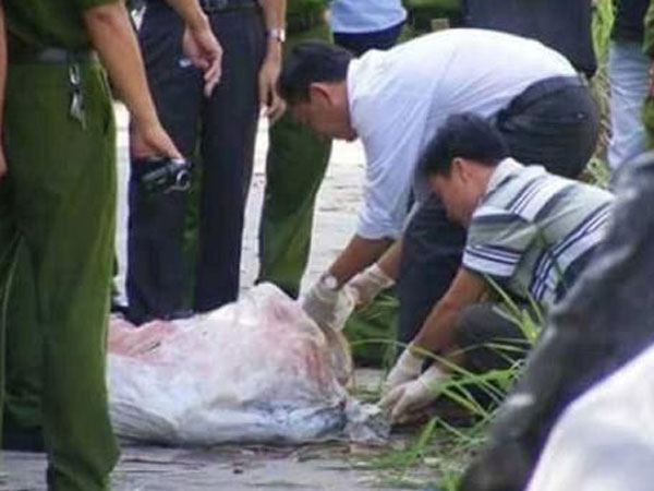 Thi thể phụ nữ trong bao tải: Vẫn đeo khuyên tai vàng