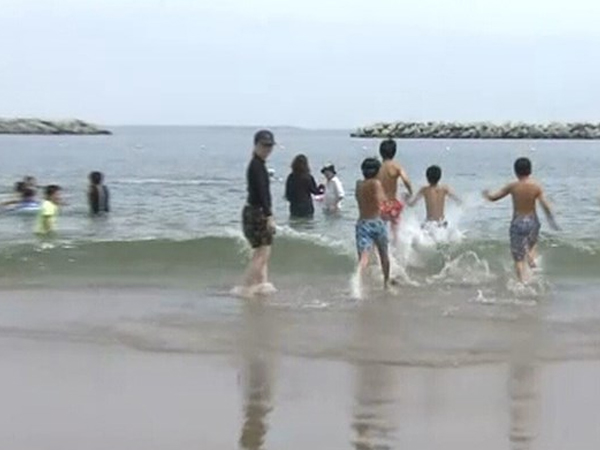 Bãi biển Fukushima lần đầu mở lại sau 8 năm thảm họa động đất sóng thần