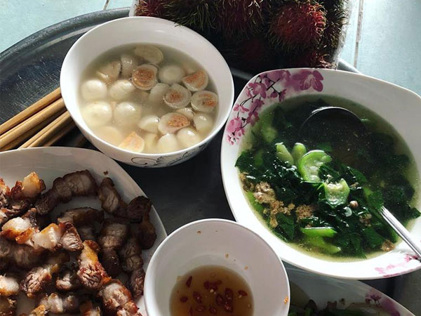 Chia sẻ mâm cơm gia đình 5 người và 1 trẻ nhỏ, bà nội trợ bị các 'thánh soi' dạy cách chi tiêu hợp lý