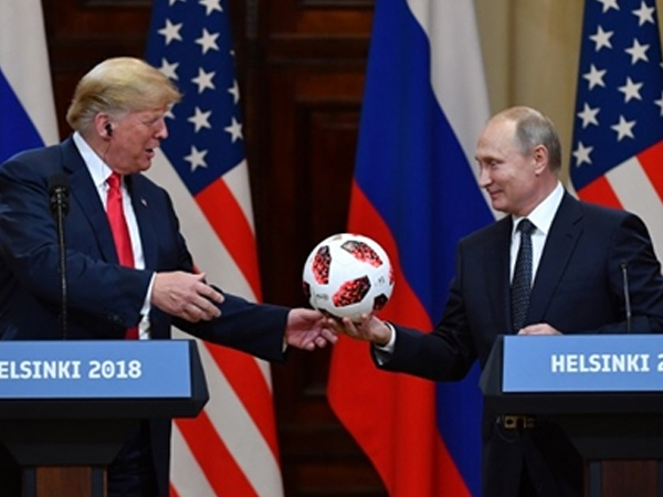 Con trai Trump liệu có được giữ quả bóng Putin tặng?
