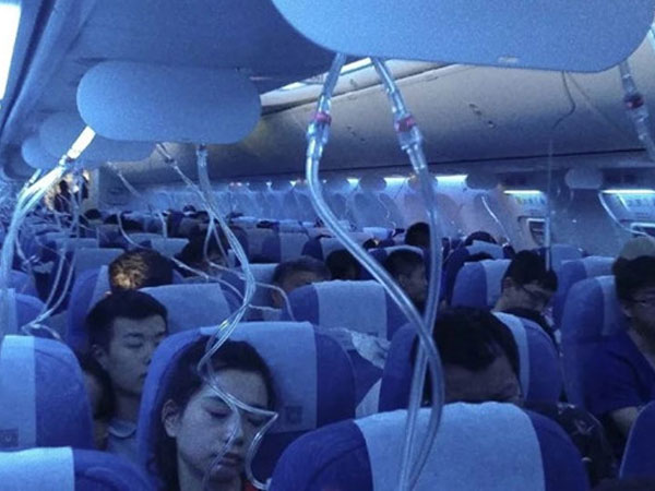 Hành khách kể lại khoảnh khắc máy bay Trung Quốc rơi tự do 7.600 m