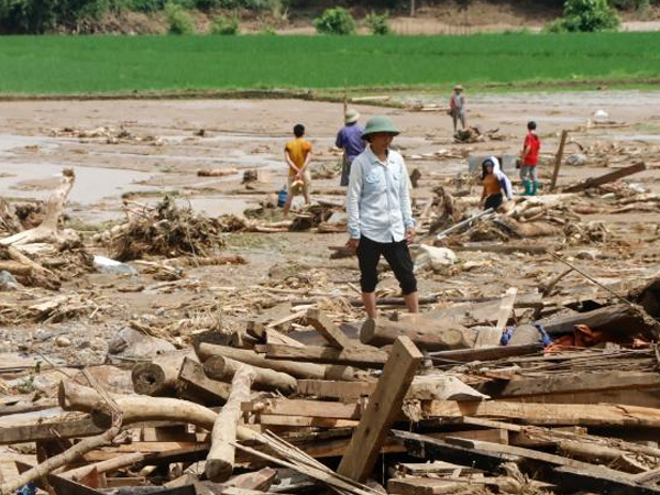 Kinh hoàng thảm họa mưa bão, lũ lụt, nắng nóng tàn phá khắp châu Á