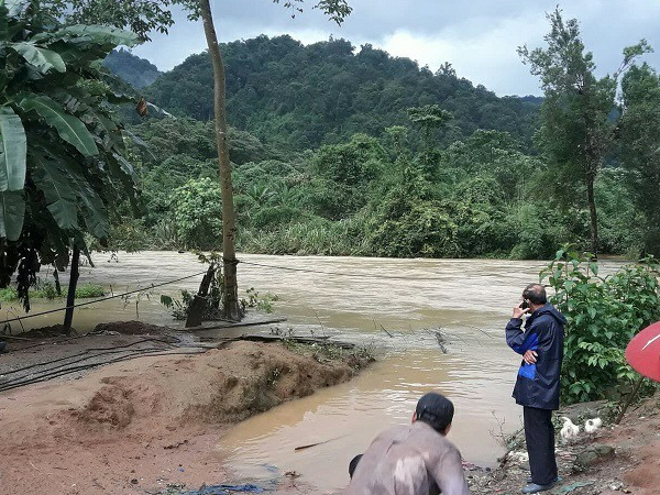 Lâm Đồng: Nam thanh niên bị lũ cuốn khi đu cáp qua sông